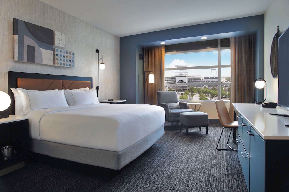 Premium Room, 1 King Bed, Accessible (Hearing) - Photo 5