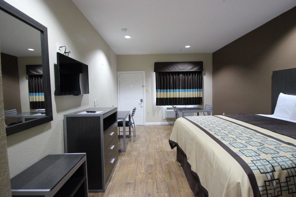 Single Room, 1 King Bed, Non Smoking photo 2