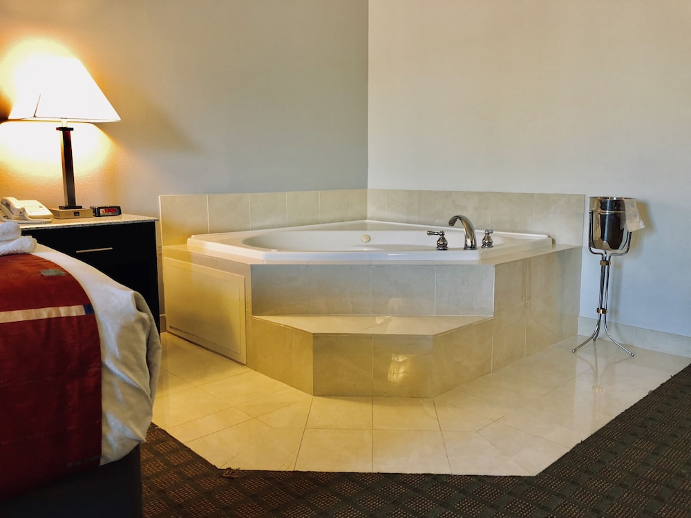 Superior Studio Suite, 1 King Bed, Non Smoking - Photo 5