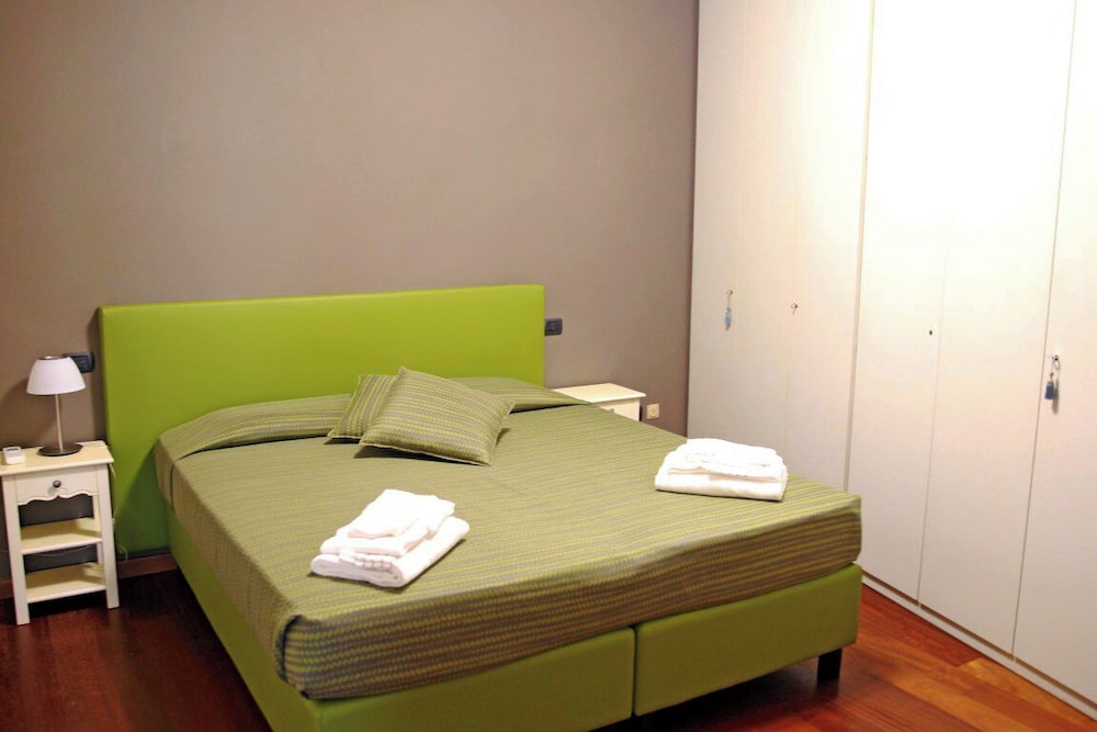 Exclusive Condo, 3 Bedrooms - Photo 2