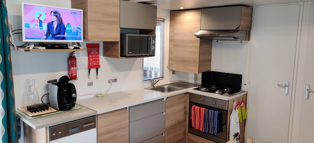 Classic Bungalow, 3 Bedrooms, Ensuite photo 3