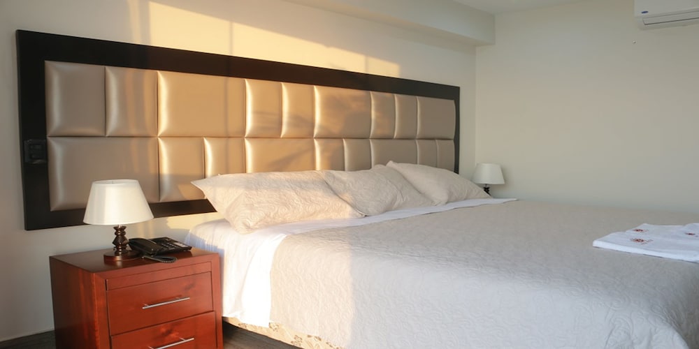 Comfort Room, 1 Queen Bed, Ocean View photo 2