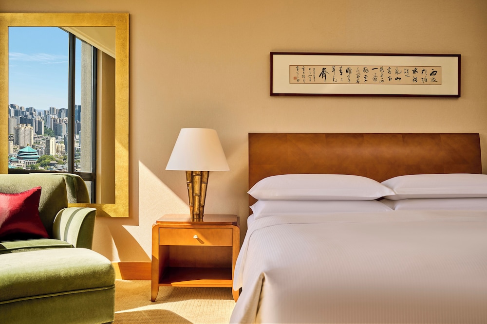 King Hilton Executive Peninsula View - Photo 2