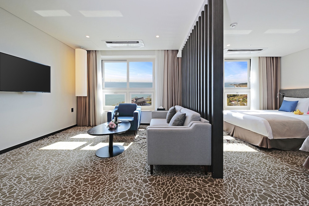 Sky Suite, Ocean View - Photo 5