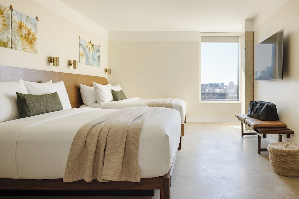 Room, 2 Queen Beds, City View
