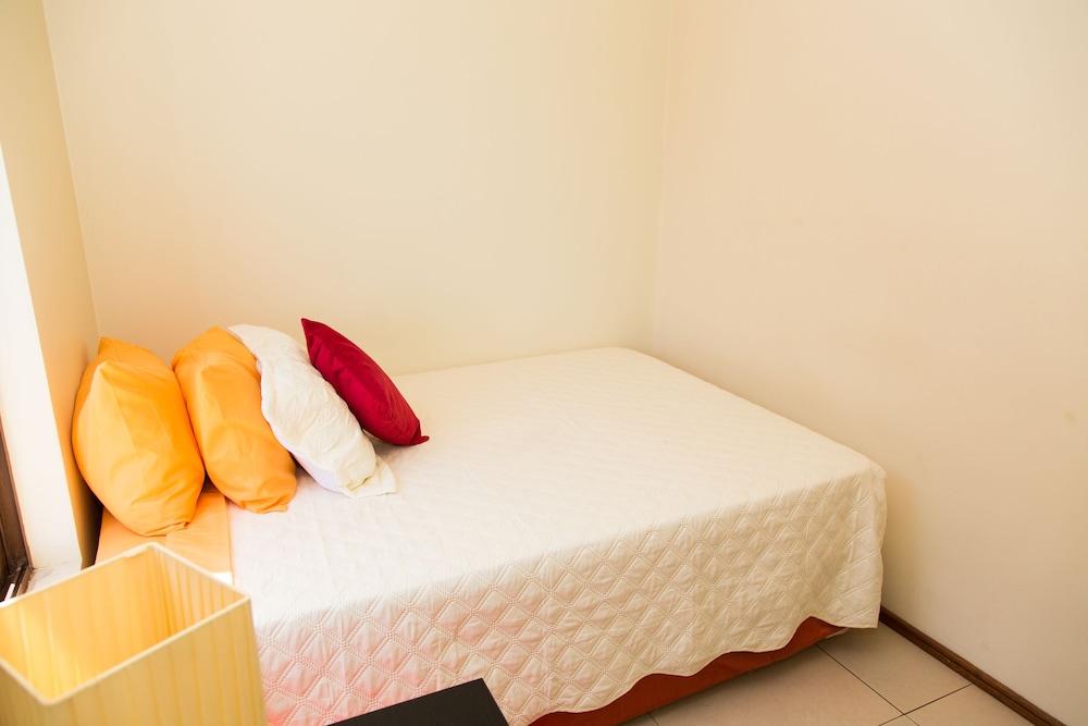 Estandar triple Small Room 1 Queen Bed photo 1