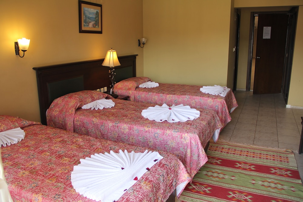 Family Room, 1 Bedroom, Pool View, Poolside