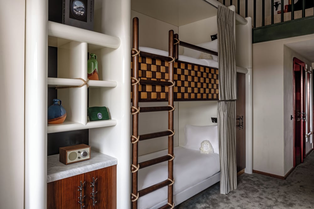 Loft (Mezzanine Bunk Beds)