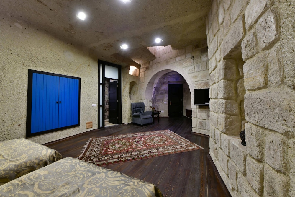 Deluxe Room (Cave) - Photo 23
