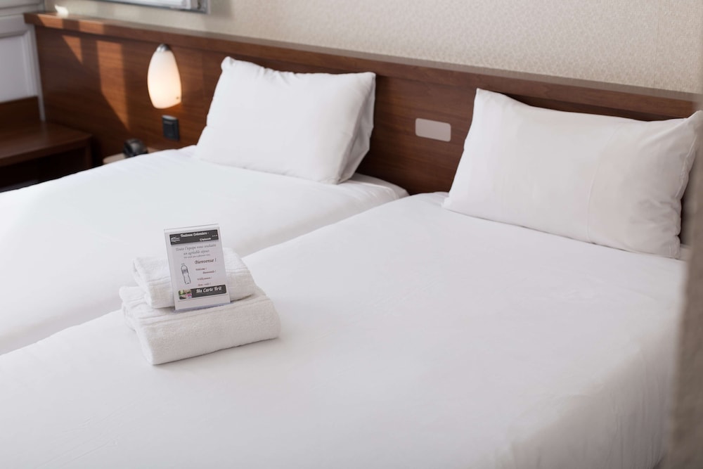 Standard Twin Room - Photo 4