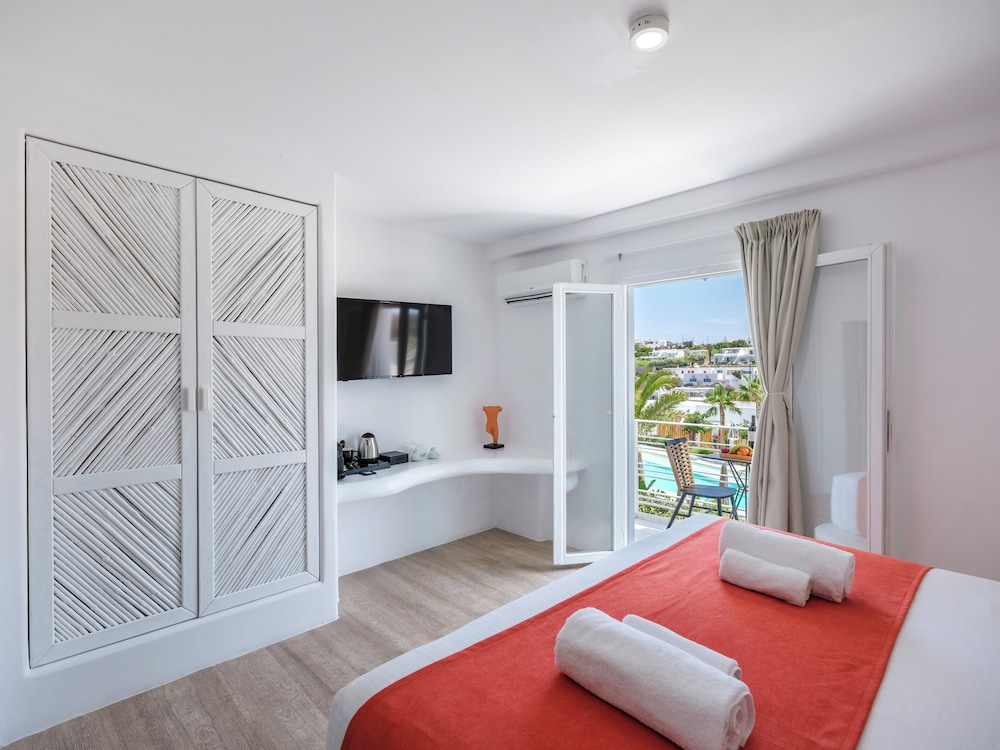Double Room, Balcony, Pool View photo 1