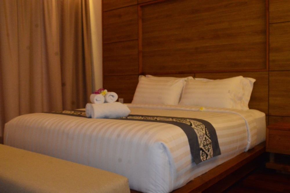 Deluxe Room, Pool View photo 3
