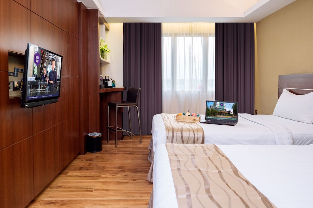 Deluxe Room, City View (Twin) photo 1