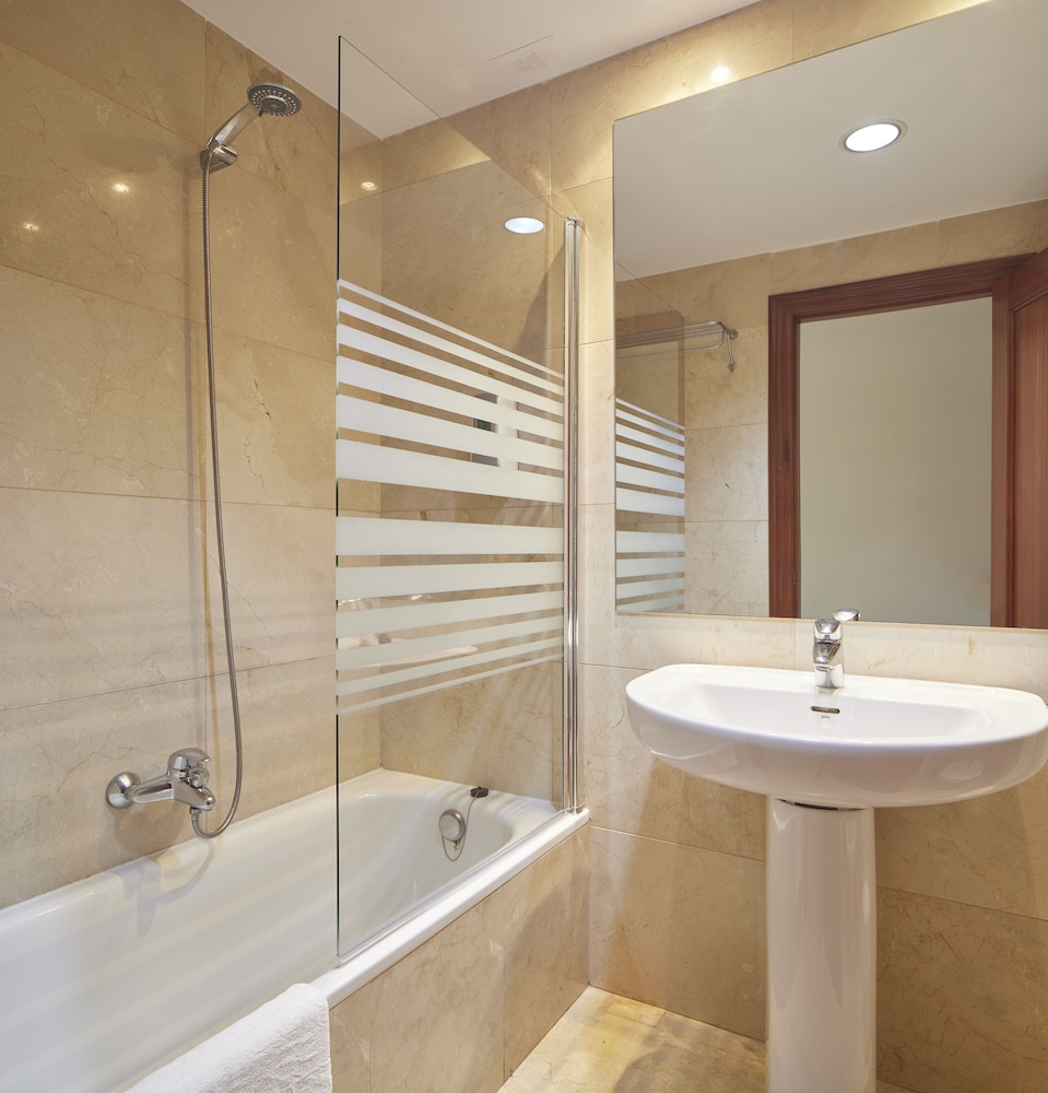 Double Room - Photo 8