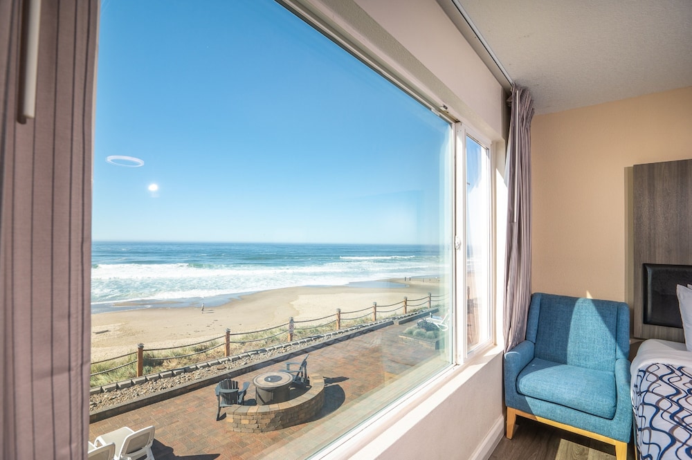 Standard Room, 1 King Bed, Oceanfront - Photo 7