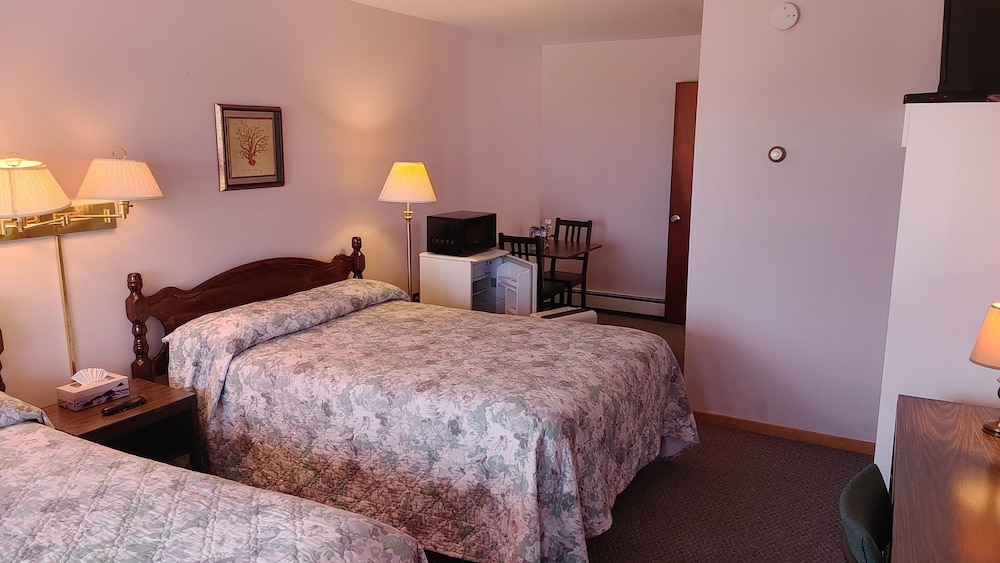 Standard Room, 2 Double Beds, Non Smoking, Partial Ocean View photo 2