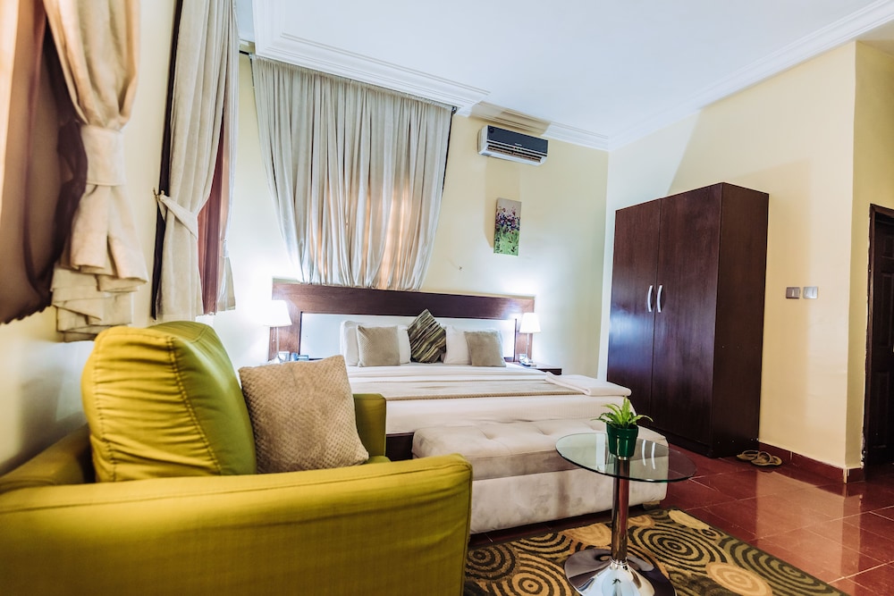 Deluxe Double Room, 1 King Bed photo 3