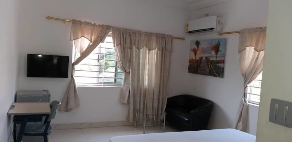 Basic Room, 1 Double Bed, Non Smoking photo 2