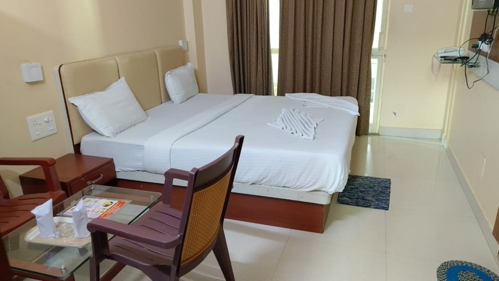 Deluxe Double Room, City View photo 3