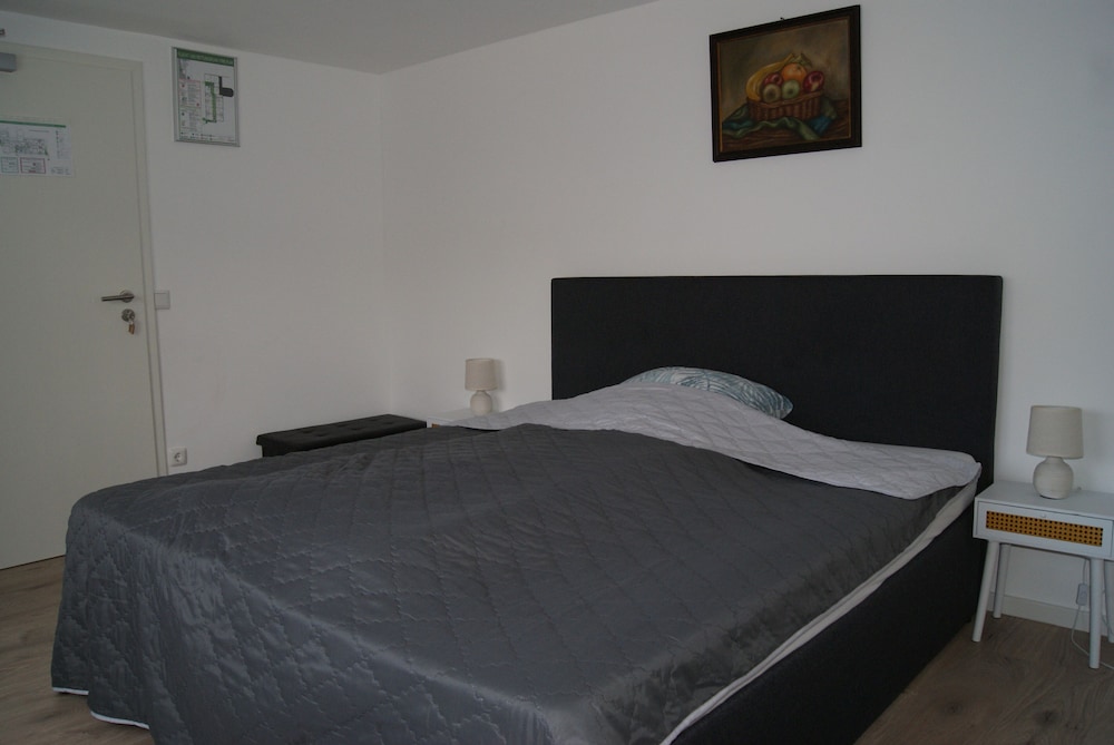 Deluxe Room, 1 King Bed, Non Smoking, Garden Area photo 2