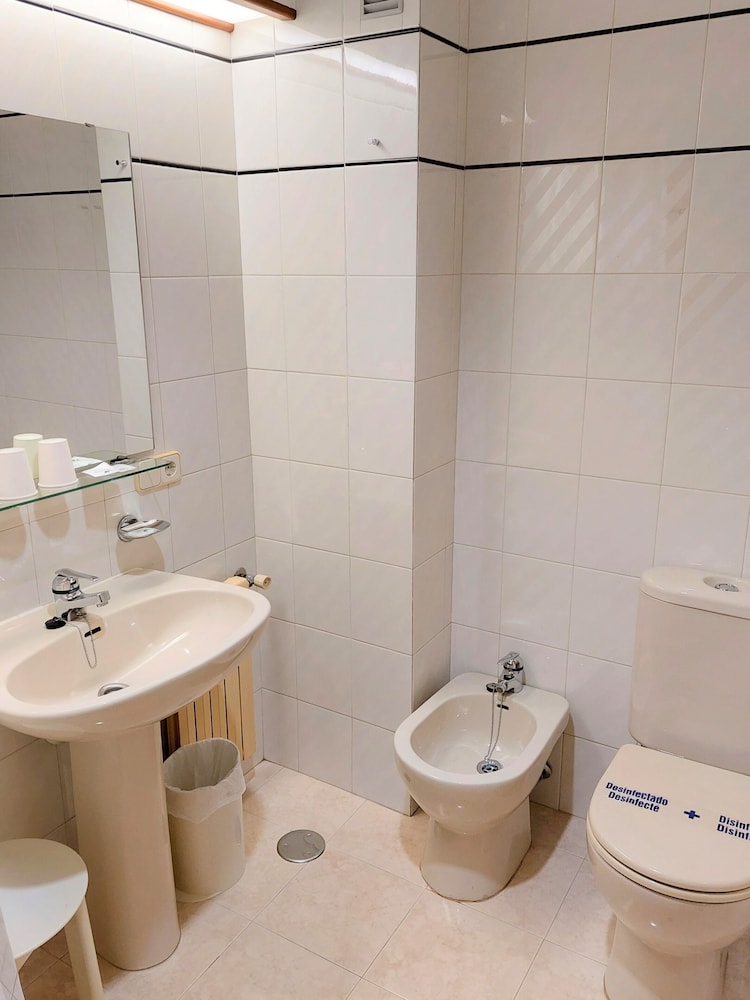 Standard Room - Photo 7