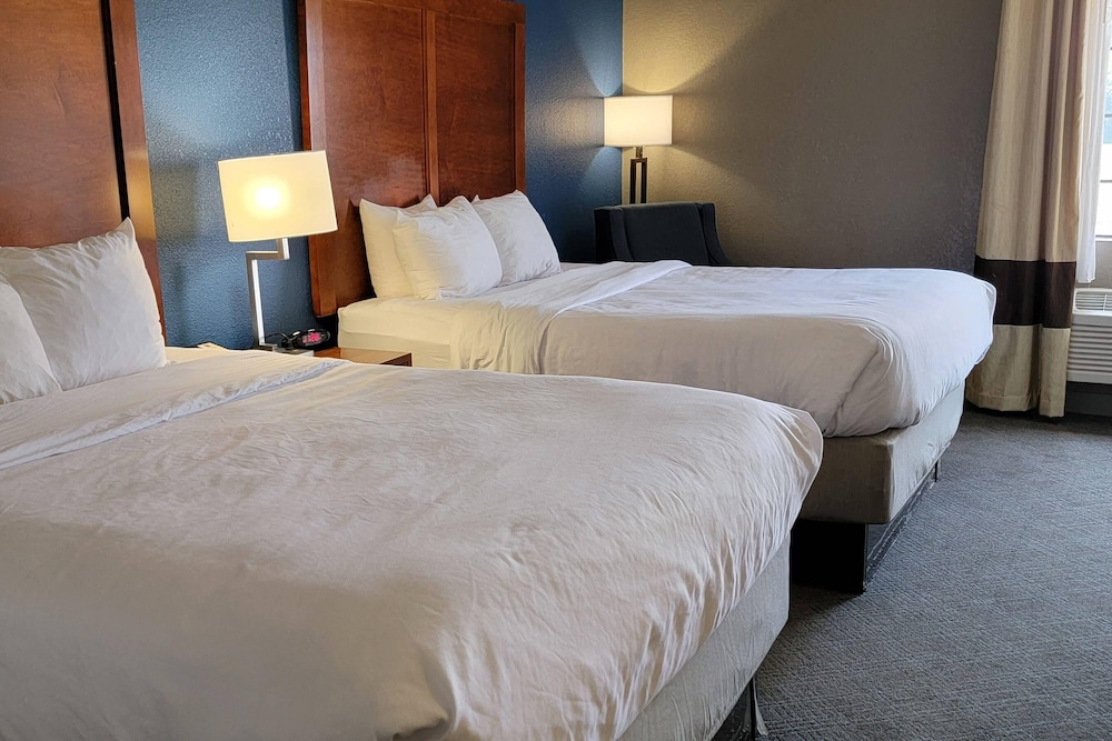 Standard Room, 2 Queen Beds - Photo 1