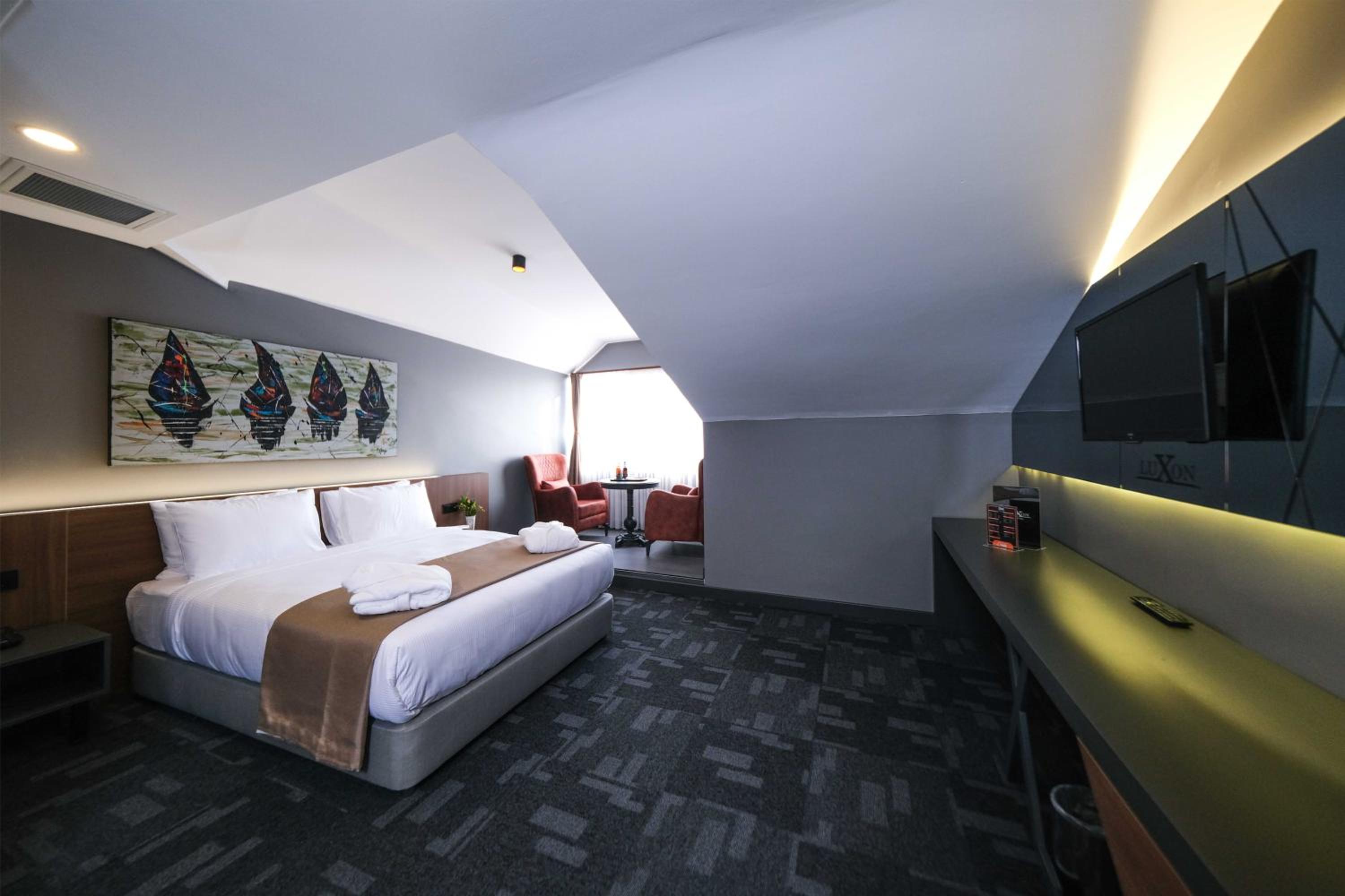 Deluxe Queen Room - Photo 2