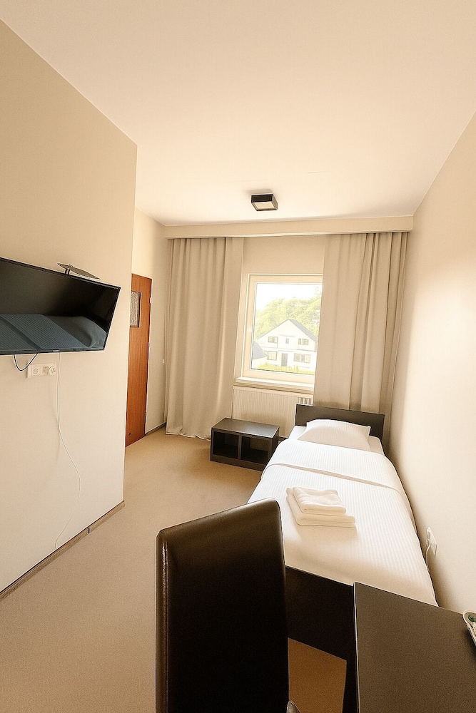 Single Room photo 2