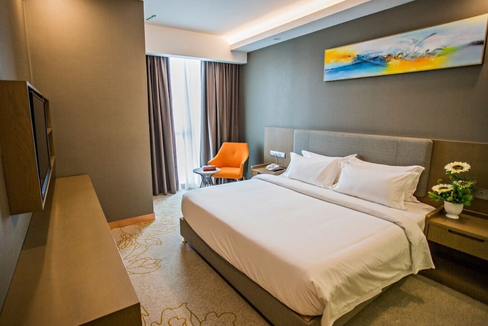 Deluxe Room, 1 King Bed, Non Smoking, City View