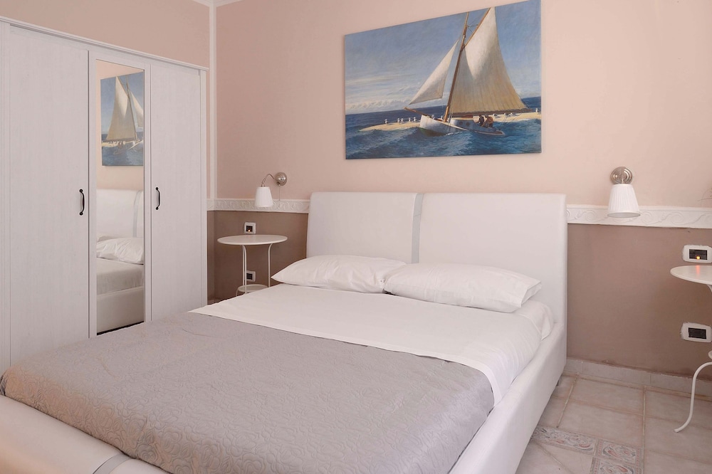 Deluxe Room (Hopper)