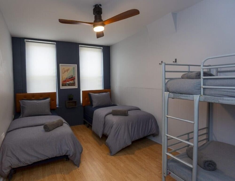 Private family (1 king plus bunk bed)