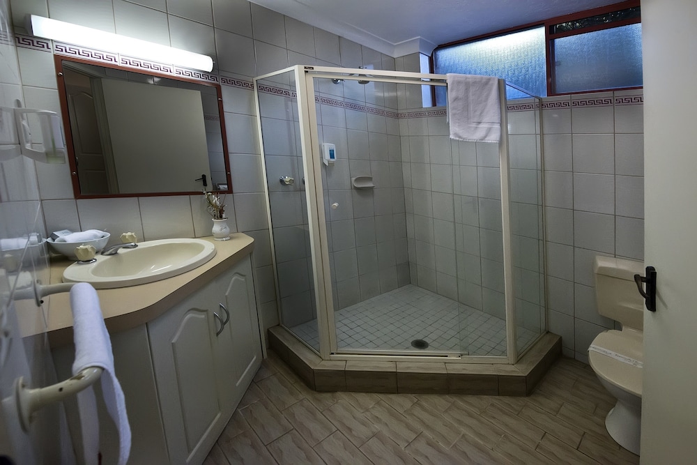 Basic Room, 1 Queen Bed
