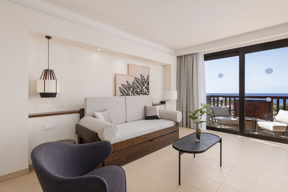 Deluxe Suite, Sea View (2 adults + 2 child)