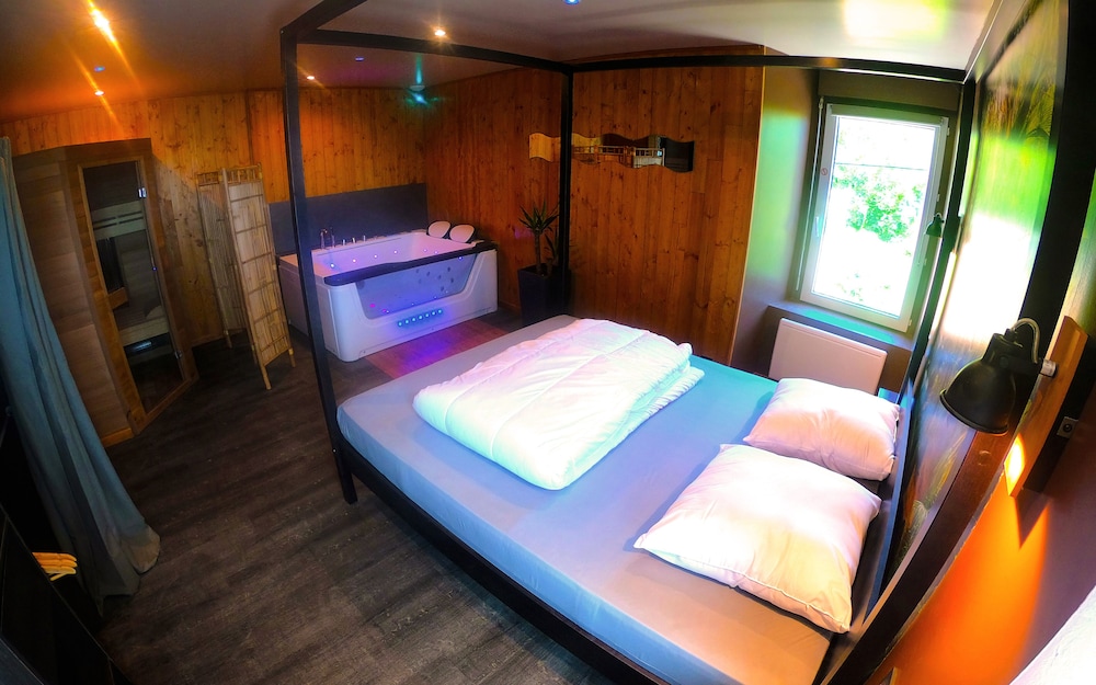 Luxury Duplex, 1 Queen Bed, Hot Tub