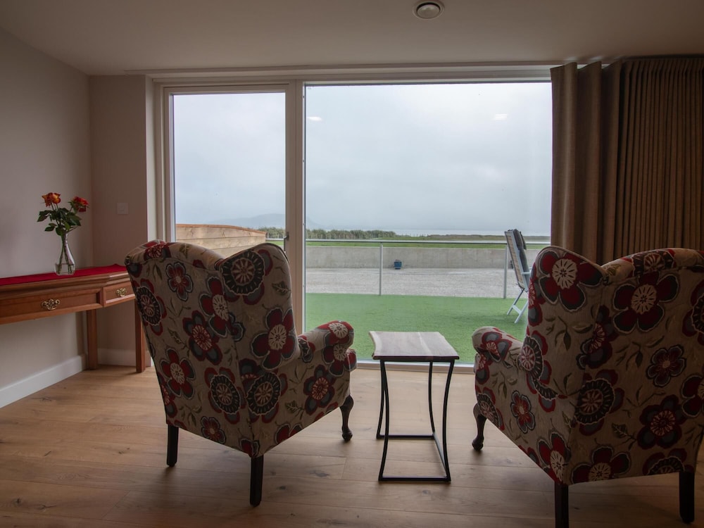 Villa, Accessible photo 3