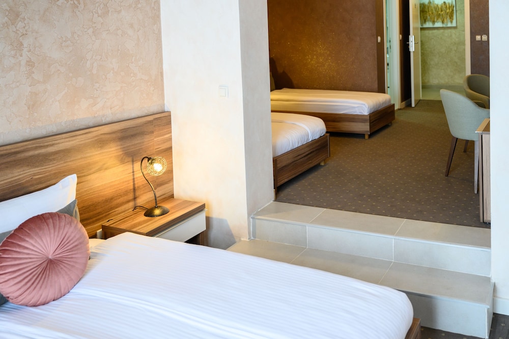 Basic Quadruple Room photo 3