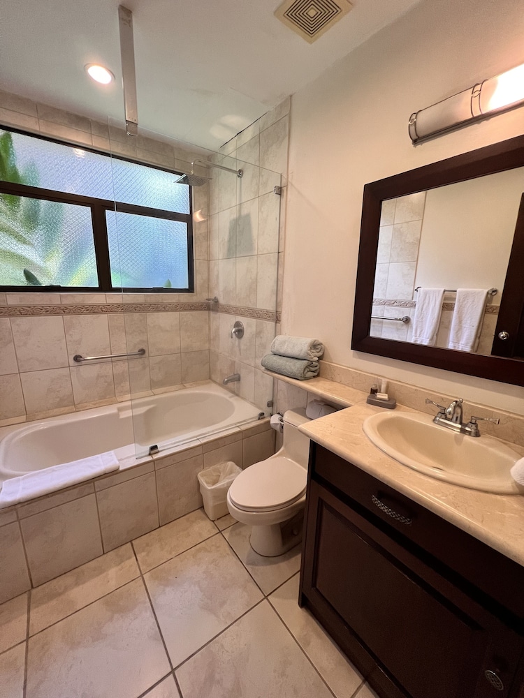 Standard Condo, Pool Access, Ground Floor photo 2