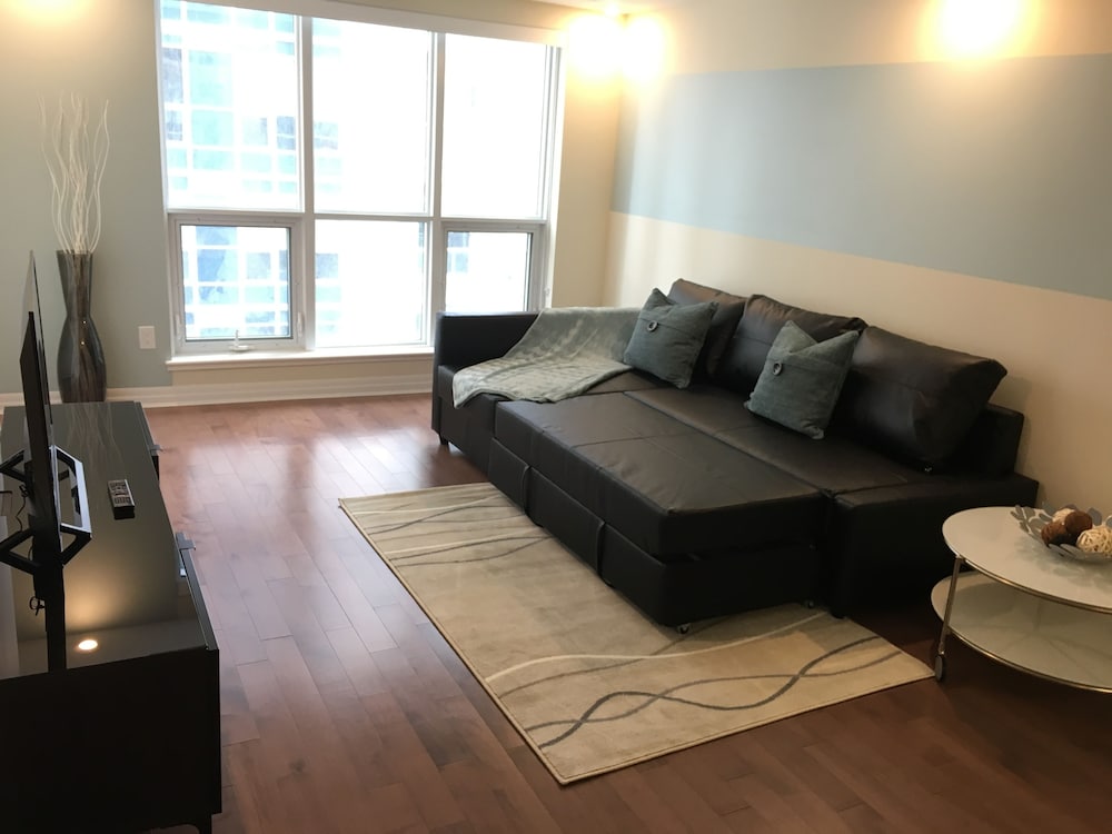 Luxury & Prime Location (1 Queen Bed, 1 Sofa Bed, 1 Queen Air Mattress) photo 3