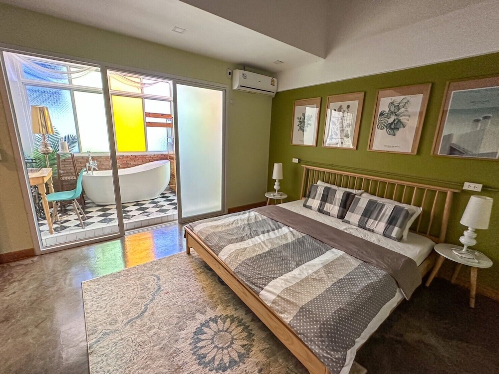 Family Room photo 3