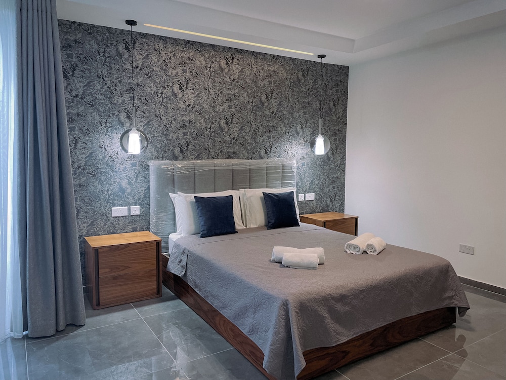 Two Bed Ground Floor Apartment with Private Entrance photo 1