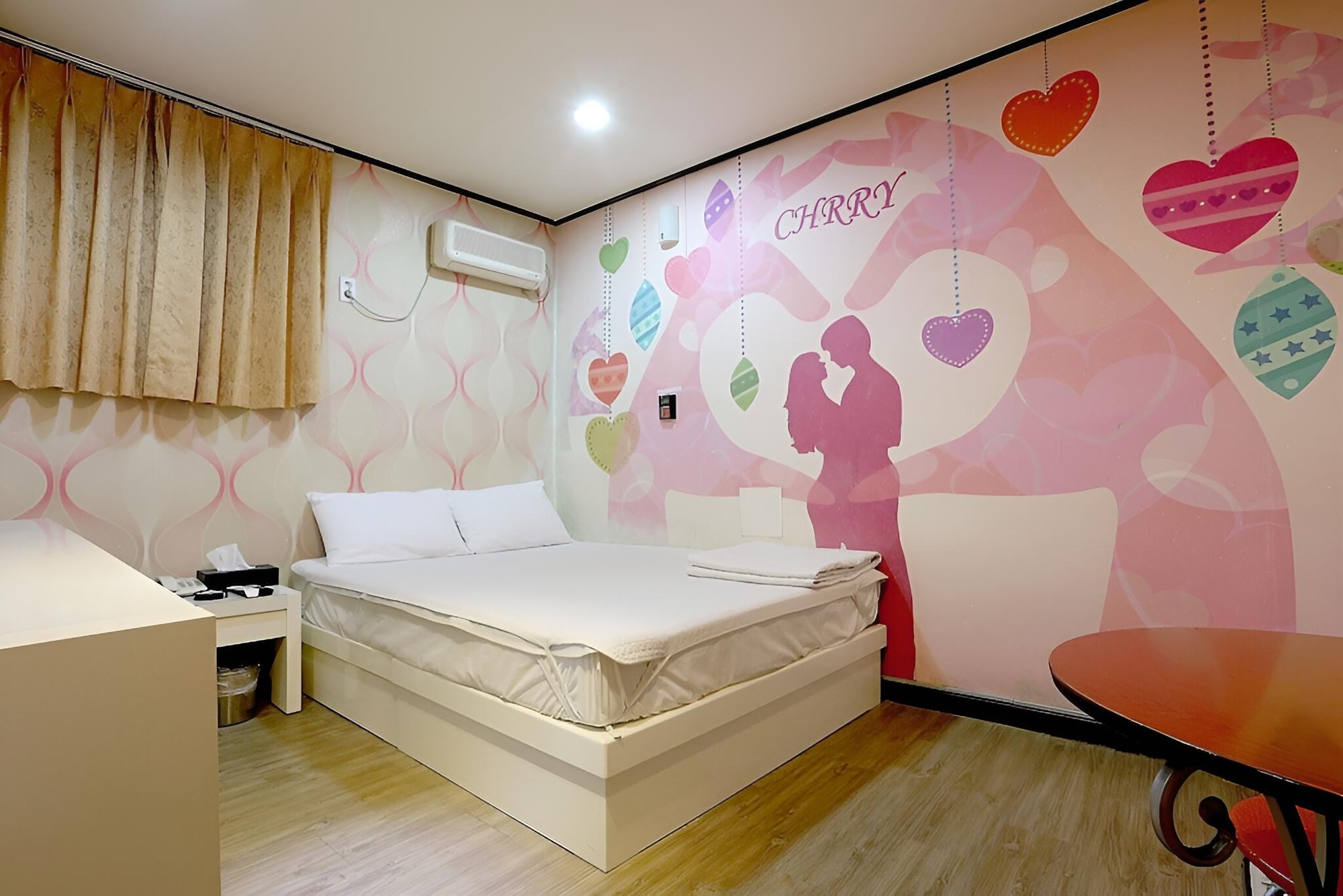Room (Standard Room) - Photo 1
