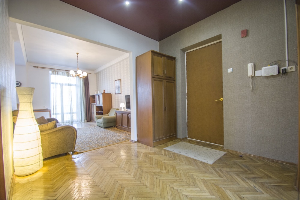 Deluxe Apartment, 2 Bedrooms, Kitchen (Leningradskaya, 1a)