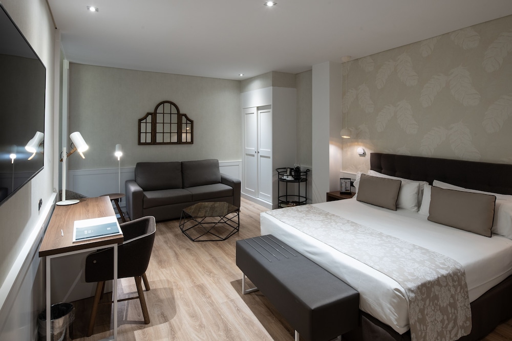 Superior Room (Single Use) - Photo 1