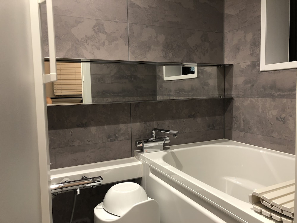 Family Room, Private Bathroom - Photo 14