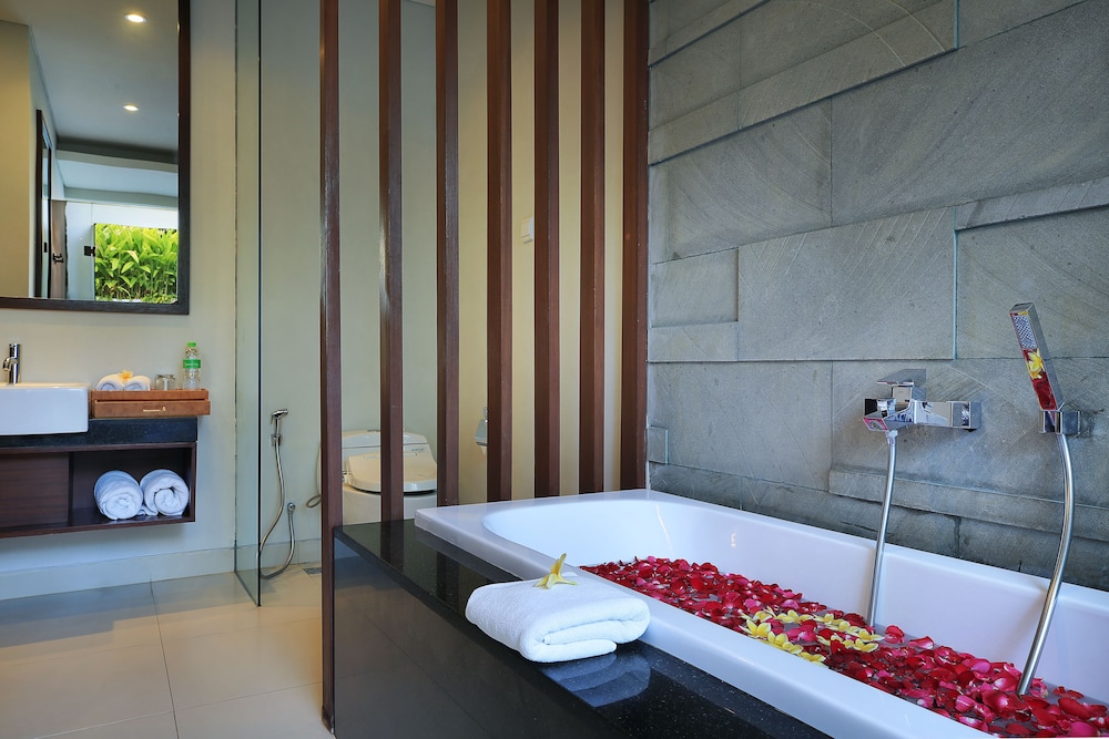 Balinese Custom Package at One Bedroom Pool Villas (Free Balinese Photo Session)