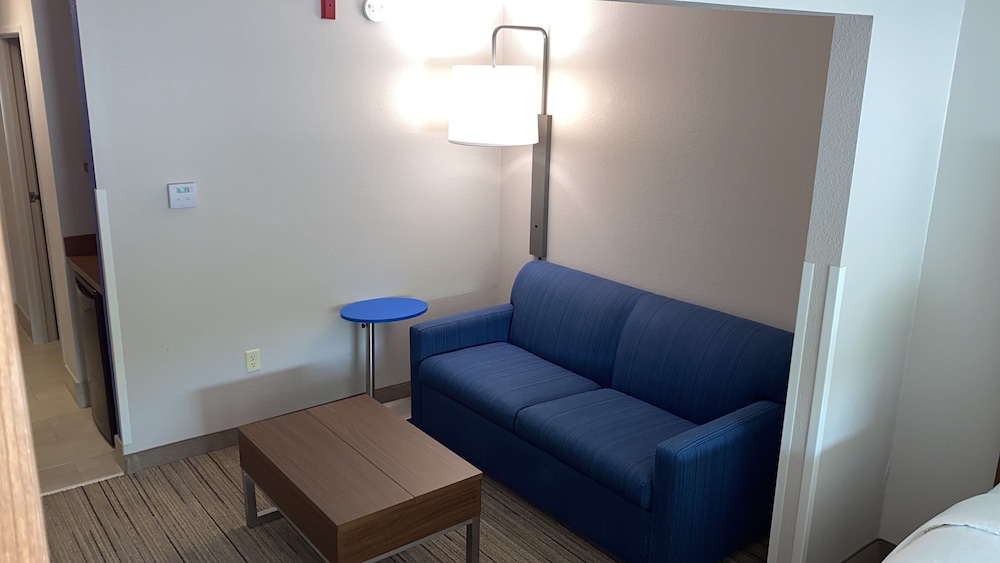 Suite, 2 Queen Beds - Photo 3