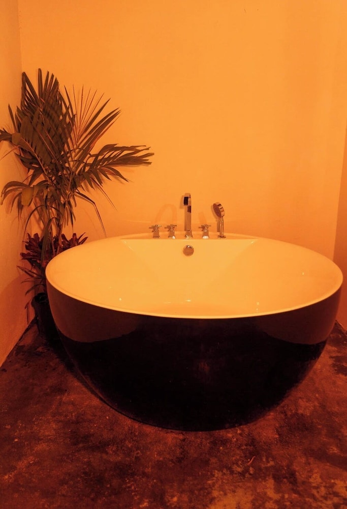 Honeymoon Suite, 1 Queen Bed photo 3