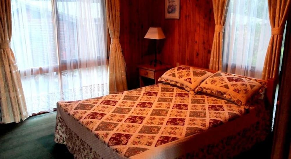 Standard Room, Non Smoking, Balcony (Riverbend) photo 3