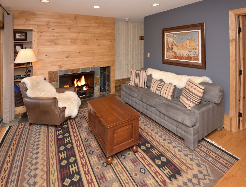 Condo, 2 Bedrooms