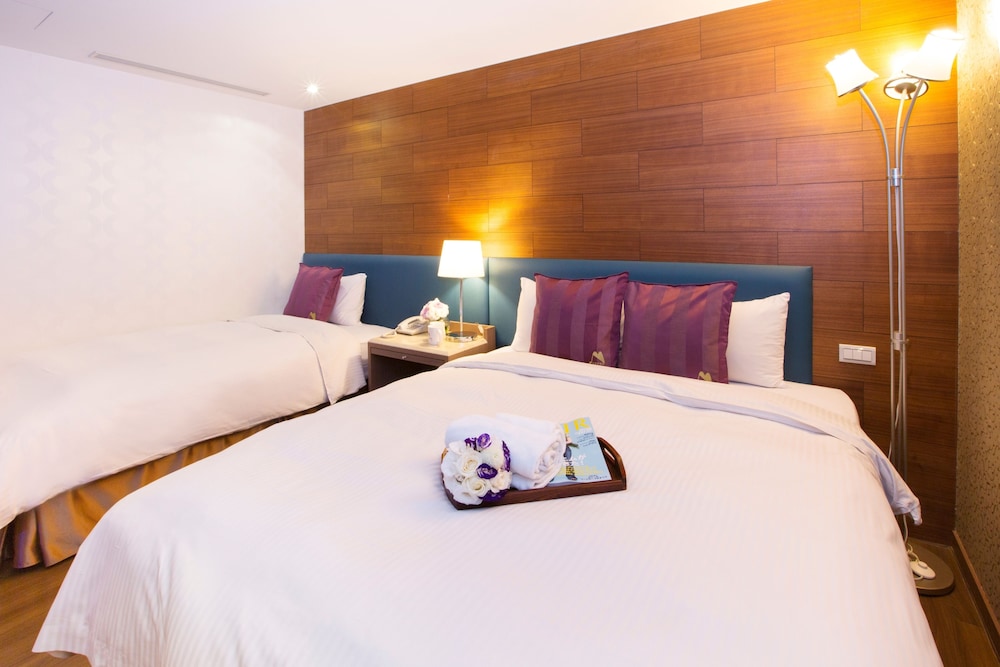 Superior Triple Room, Multiple Beds, No Windows photo 2